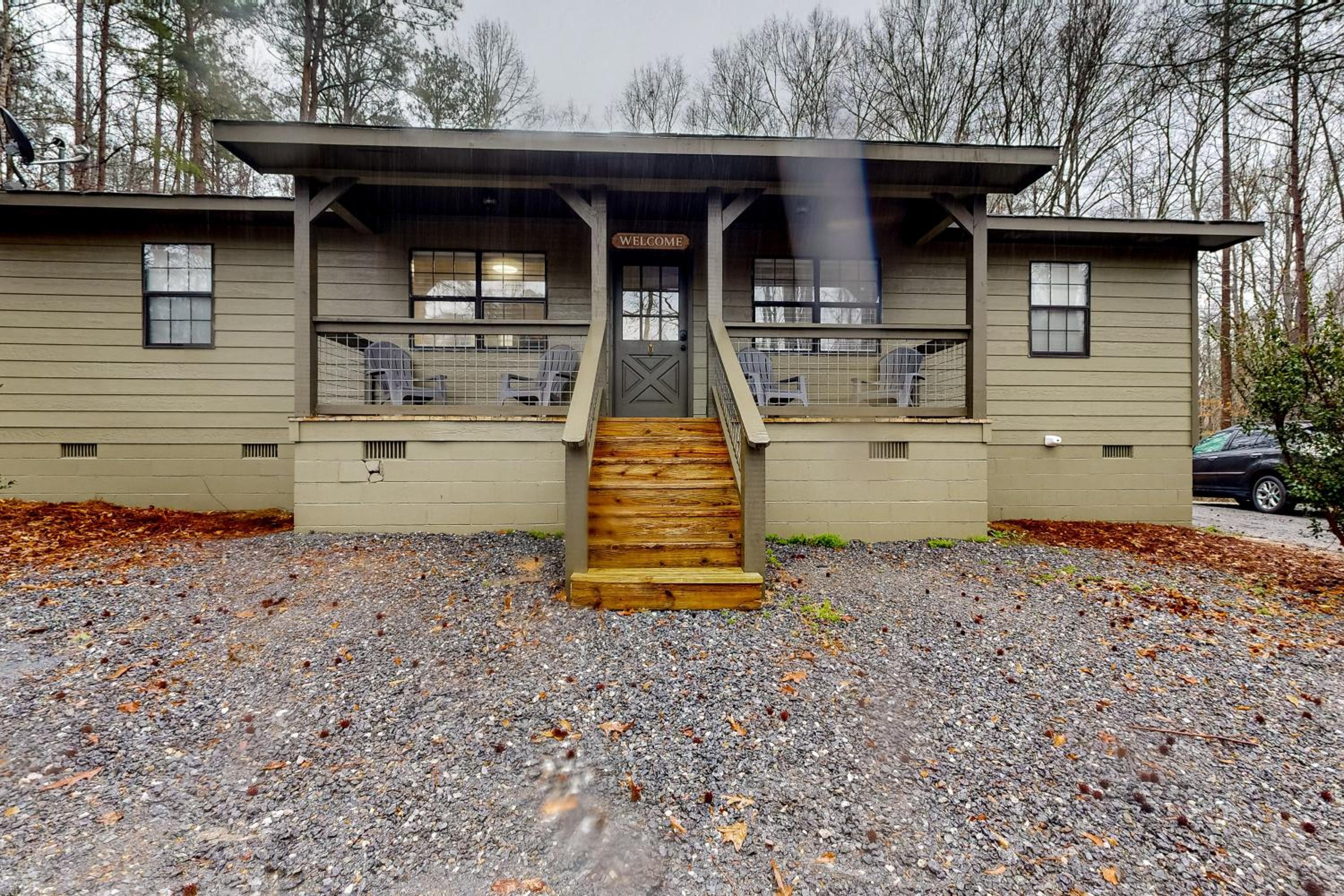 Dogs Welcome! Big Oak Hideaway Near Lake Martin