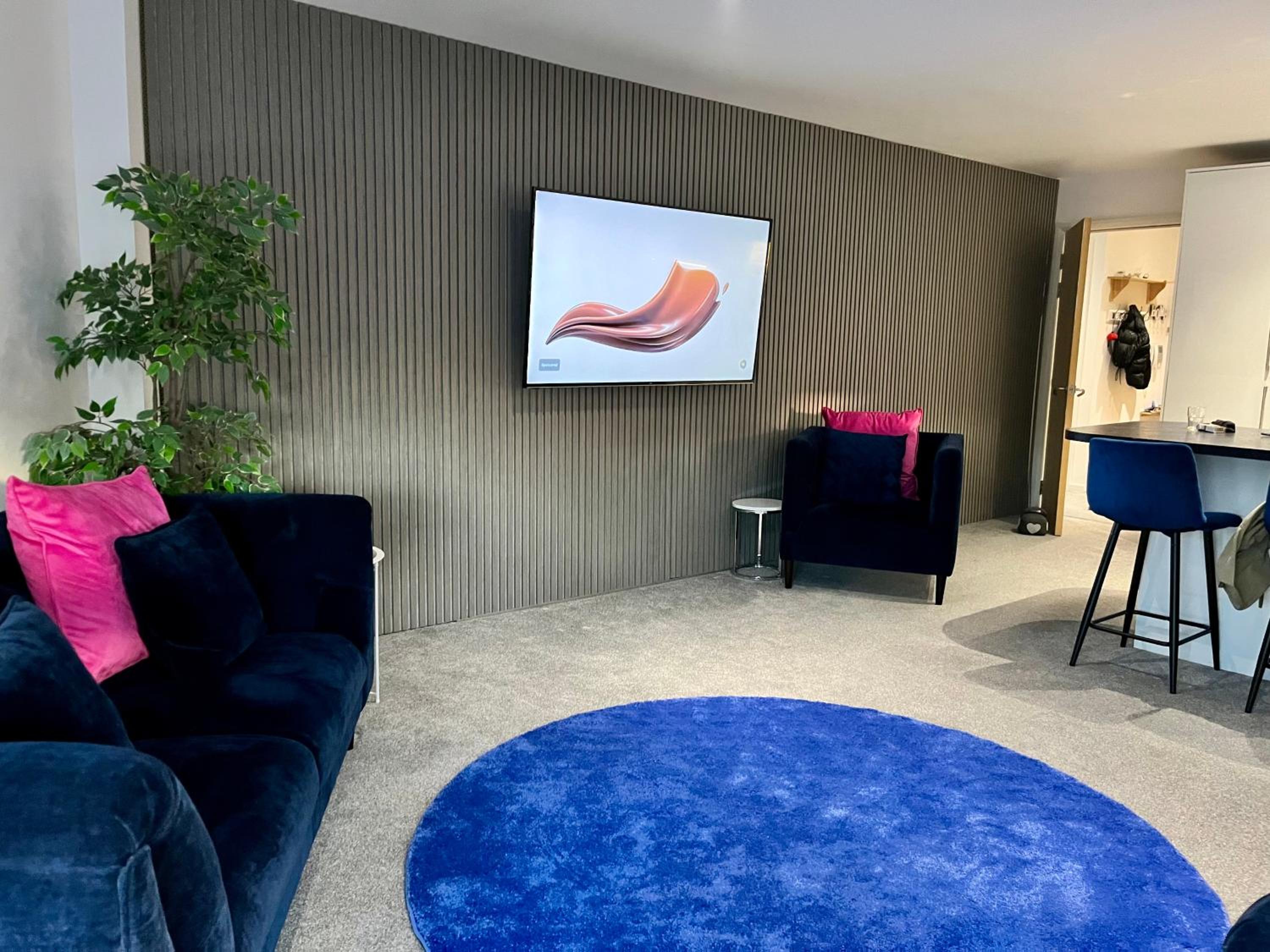 Glas Go Executive 2-Bedroom Apartment near OVO Hydro Free Parking view 4
