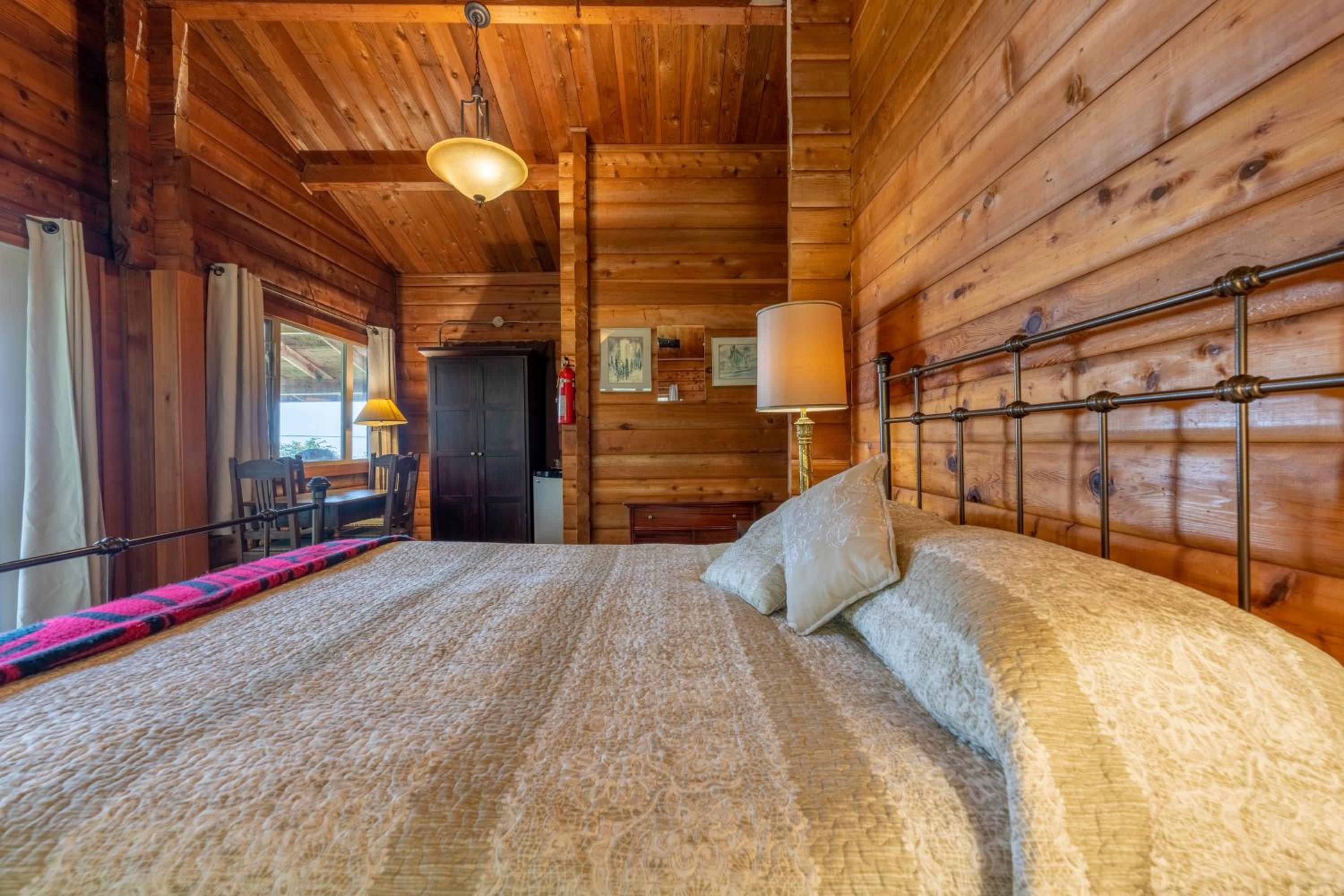 Alert Bay Lodge