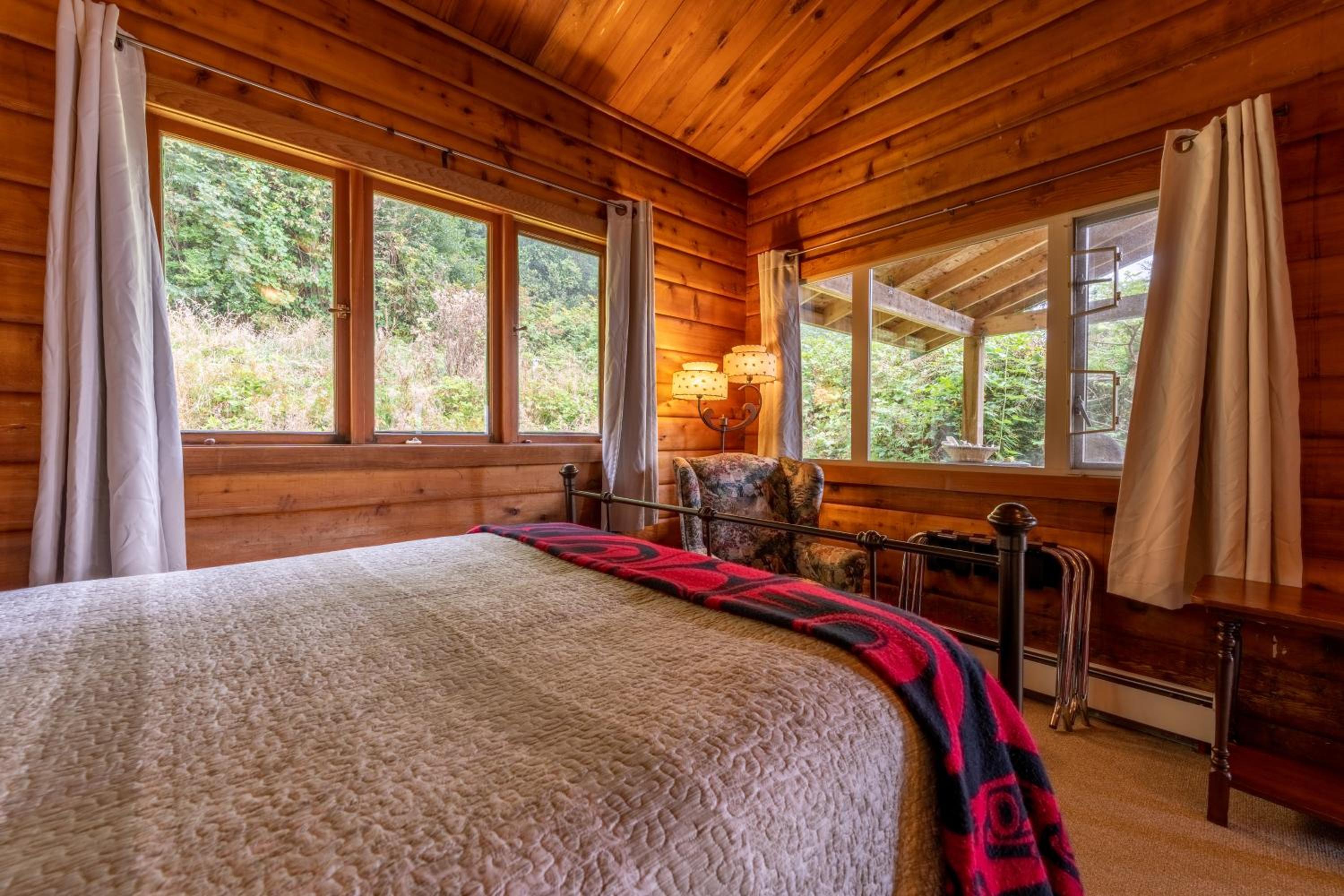Alert Bay Lodge