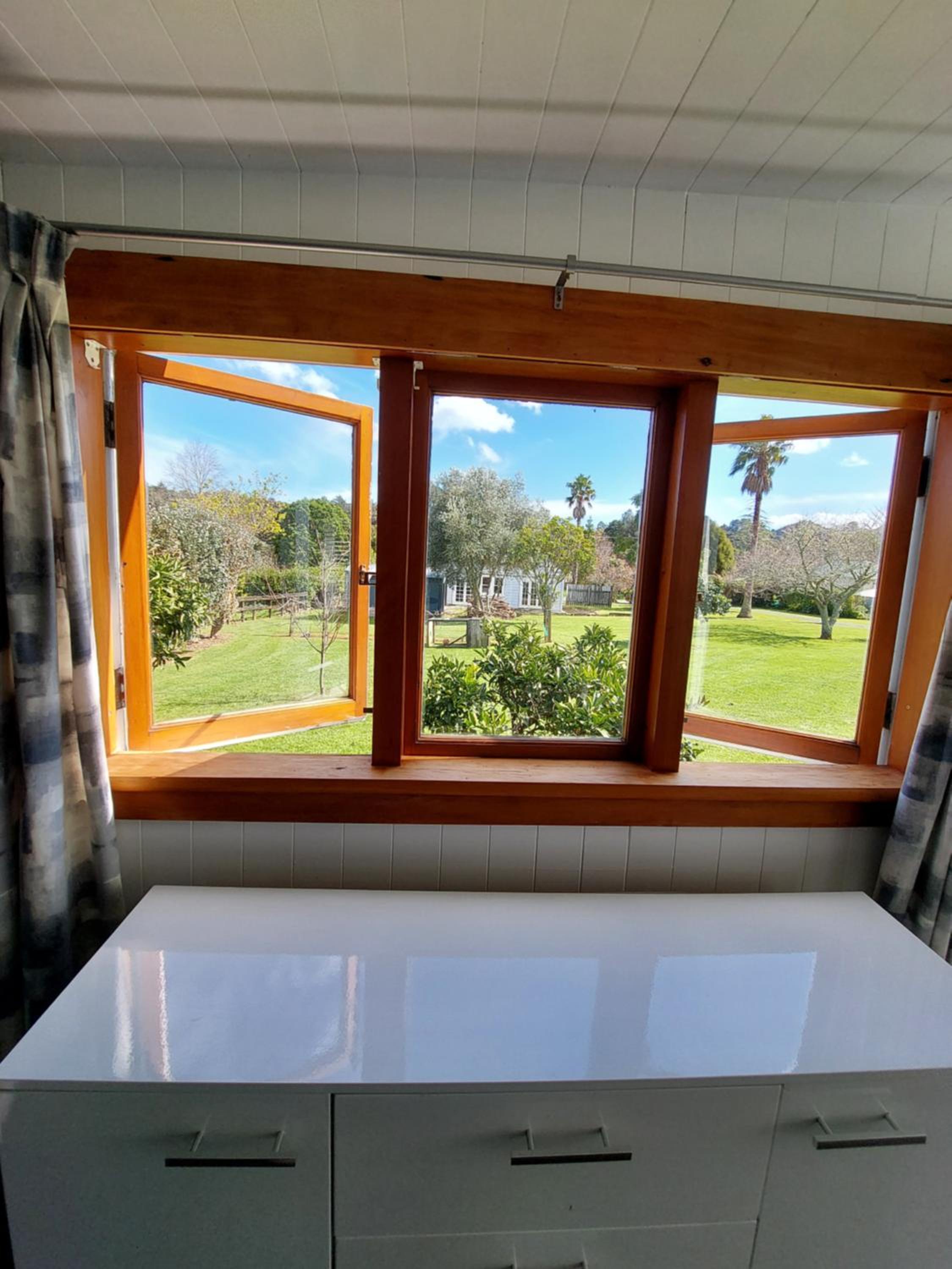 4 Palms Cottage Coromandel Town view 3