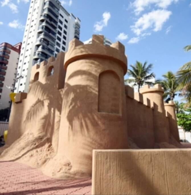 Ap Pé na areia! Vista incrível Sua família merece!