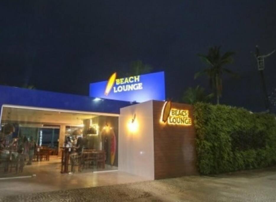 Ap Pé na areia! Vista incrível Sua família merece!
