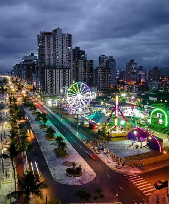 Ap Pé na areia! Vista incrível Sua família merece!