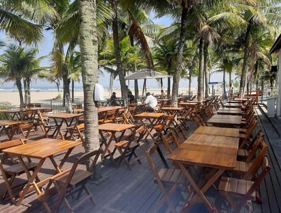 Ap Pé na areia! Vista incrível Sua família merece!
