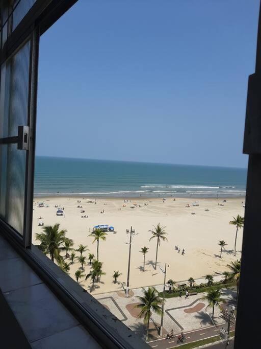 Ap Pé na areia! Vista incrível Sua família merece!
