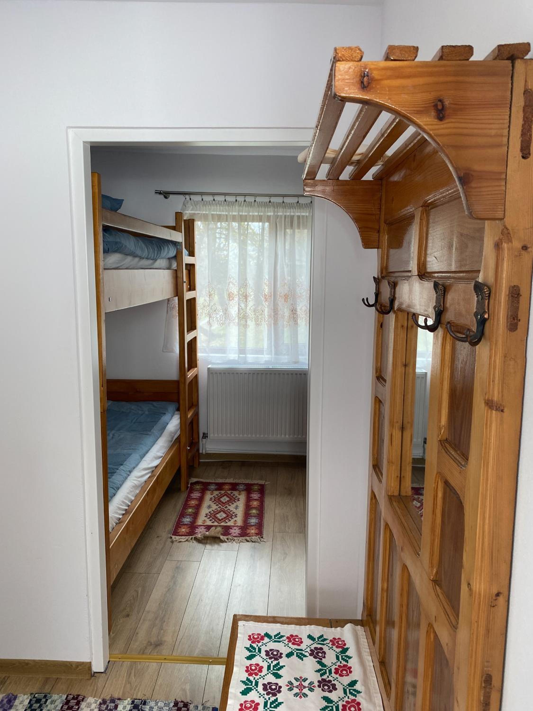 Cabana Dealu Capsei view 4