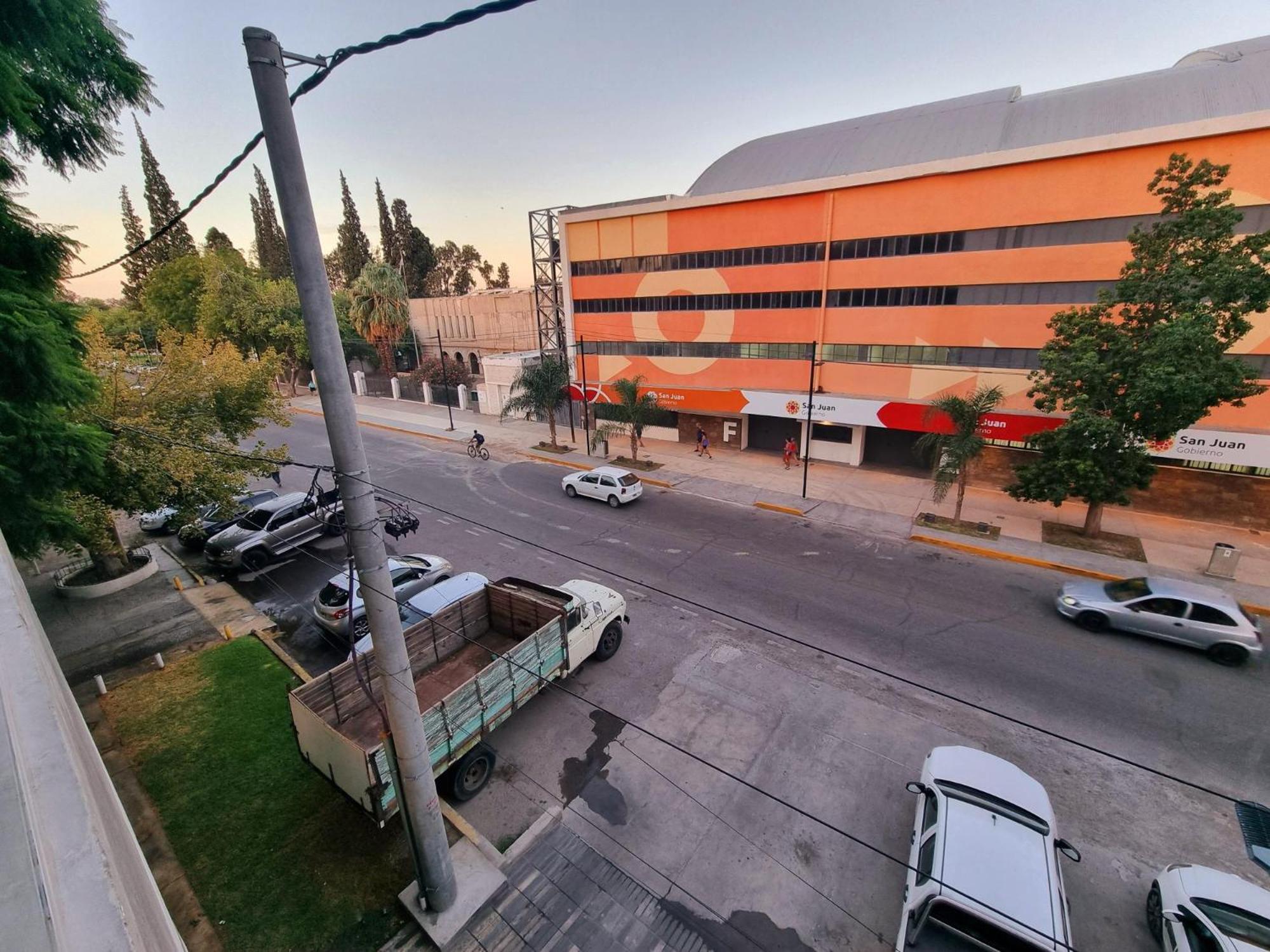 Departamento a estrenar, frente al parque