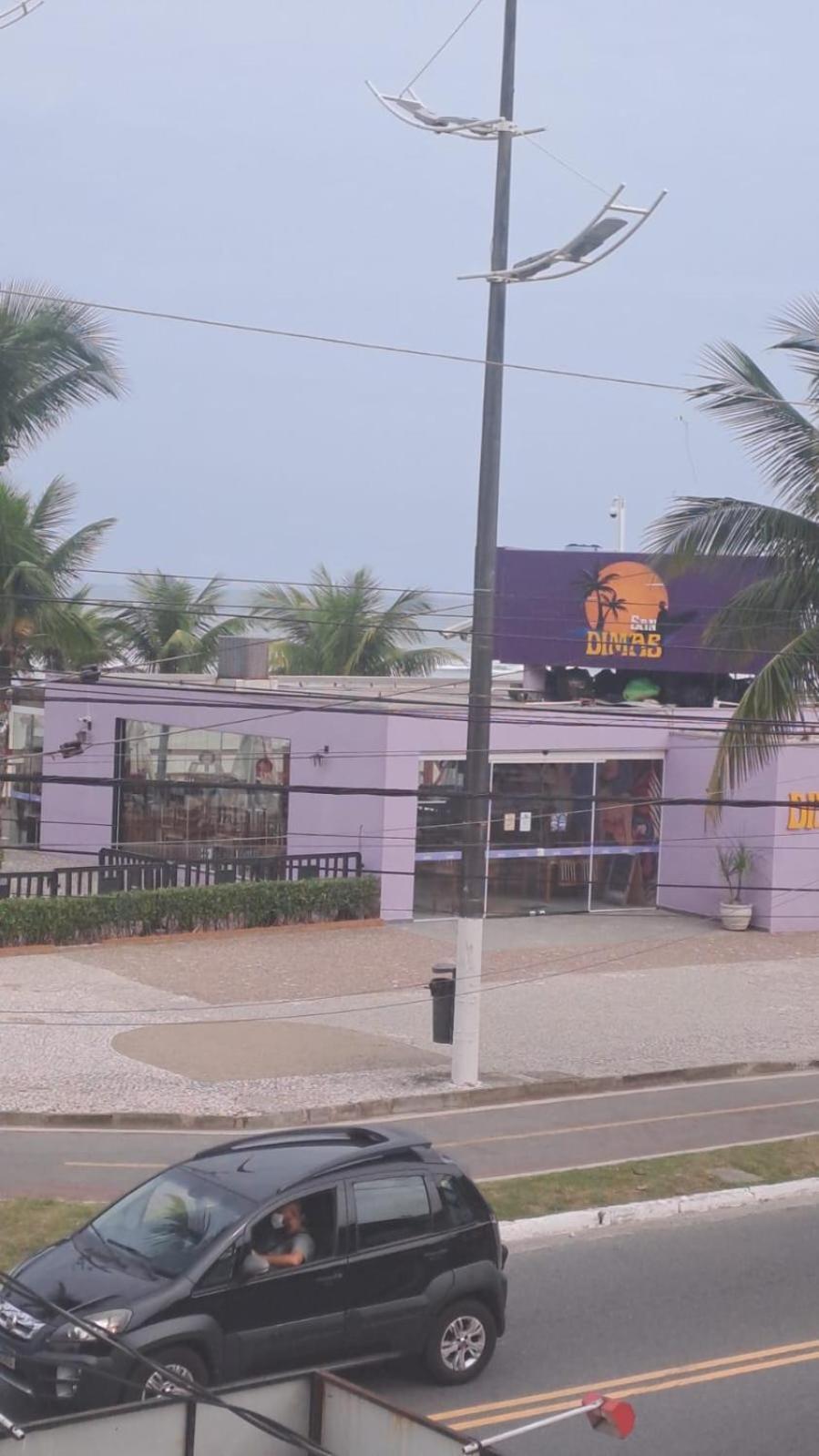 kitnet pé na areia, em frente a praia.