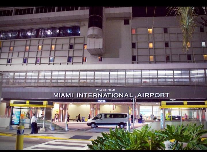Private Room near Miami Airport - Free parking - 01