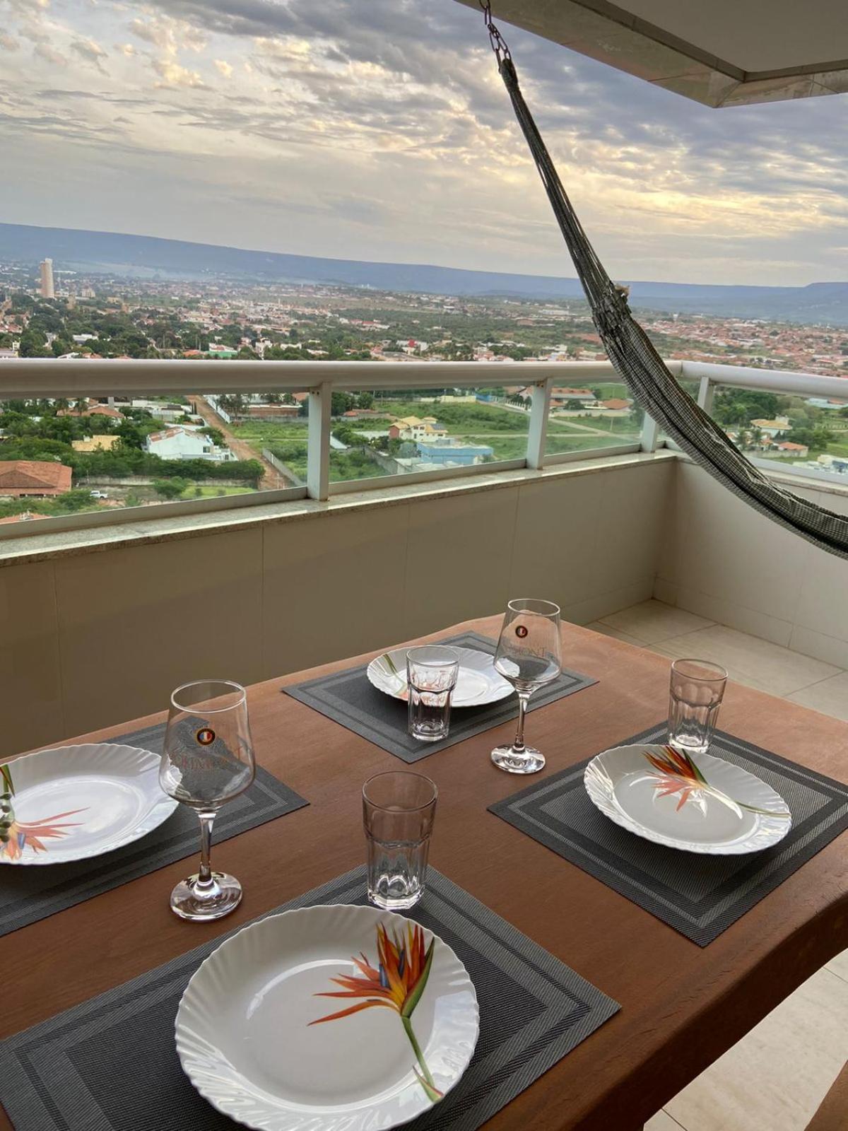 Apartamento confortável, localização extra -recepção 24h- Varanda com vista panorâmica