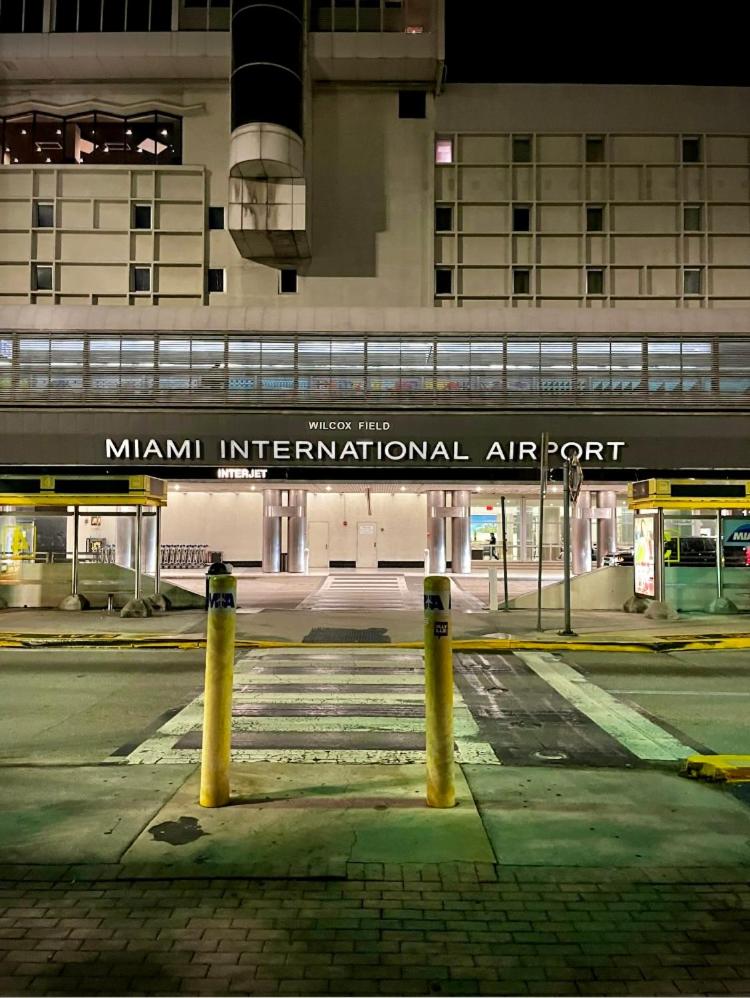 Private Room near Miami Airport - Free parking - 02
