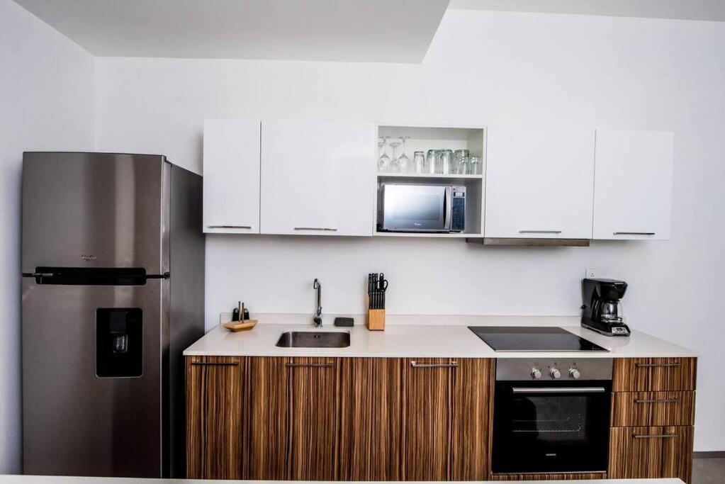 Excellent Location THE CITY view 5