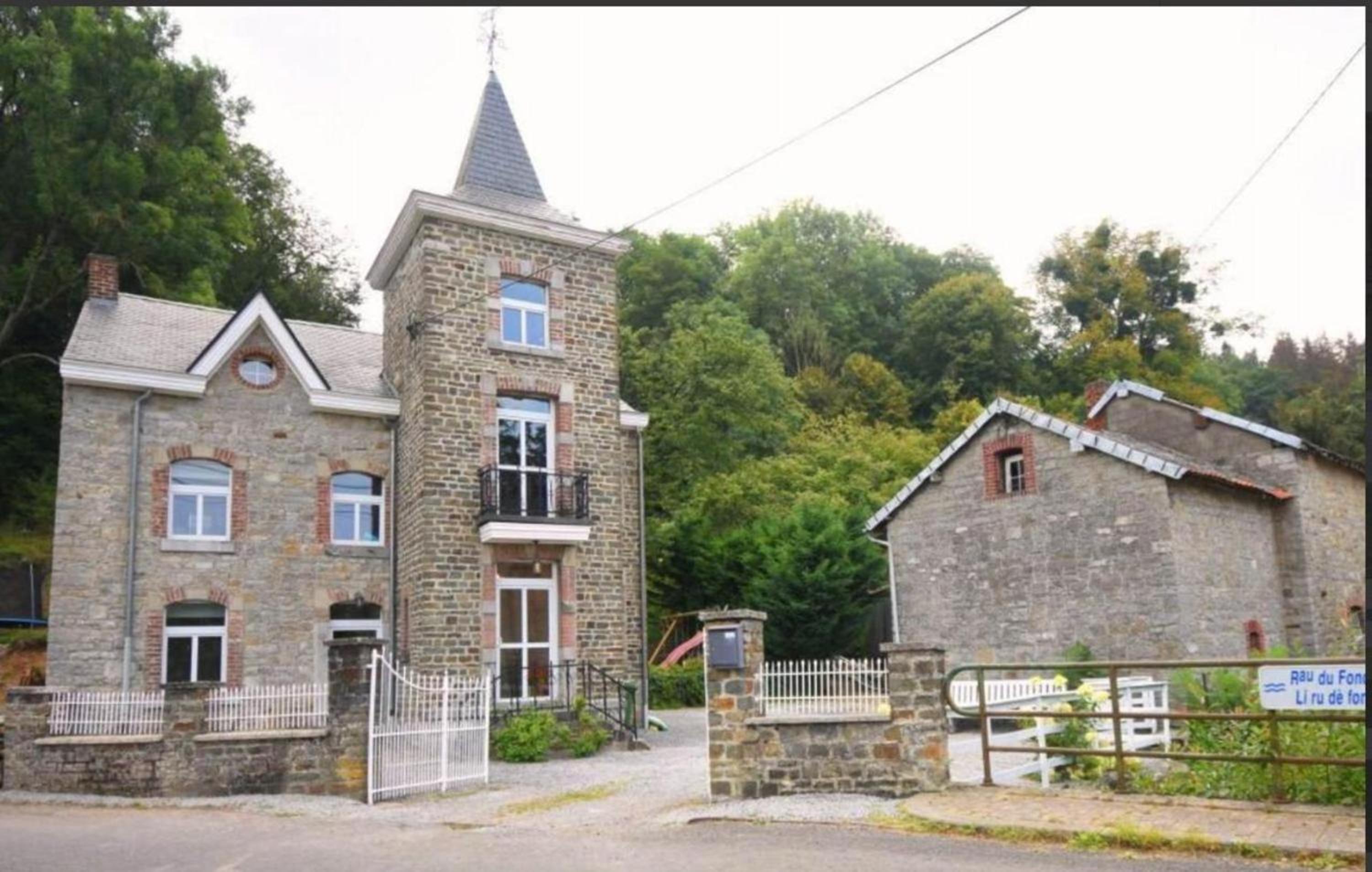 Spacious castle with garden in Aywaille