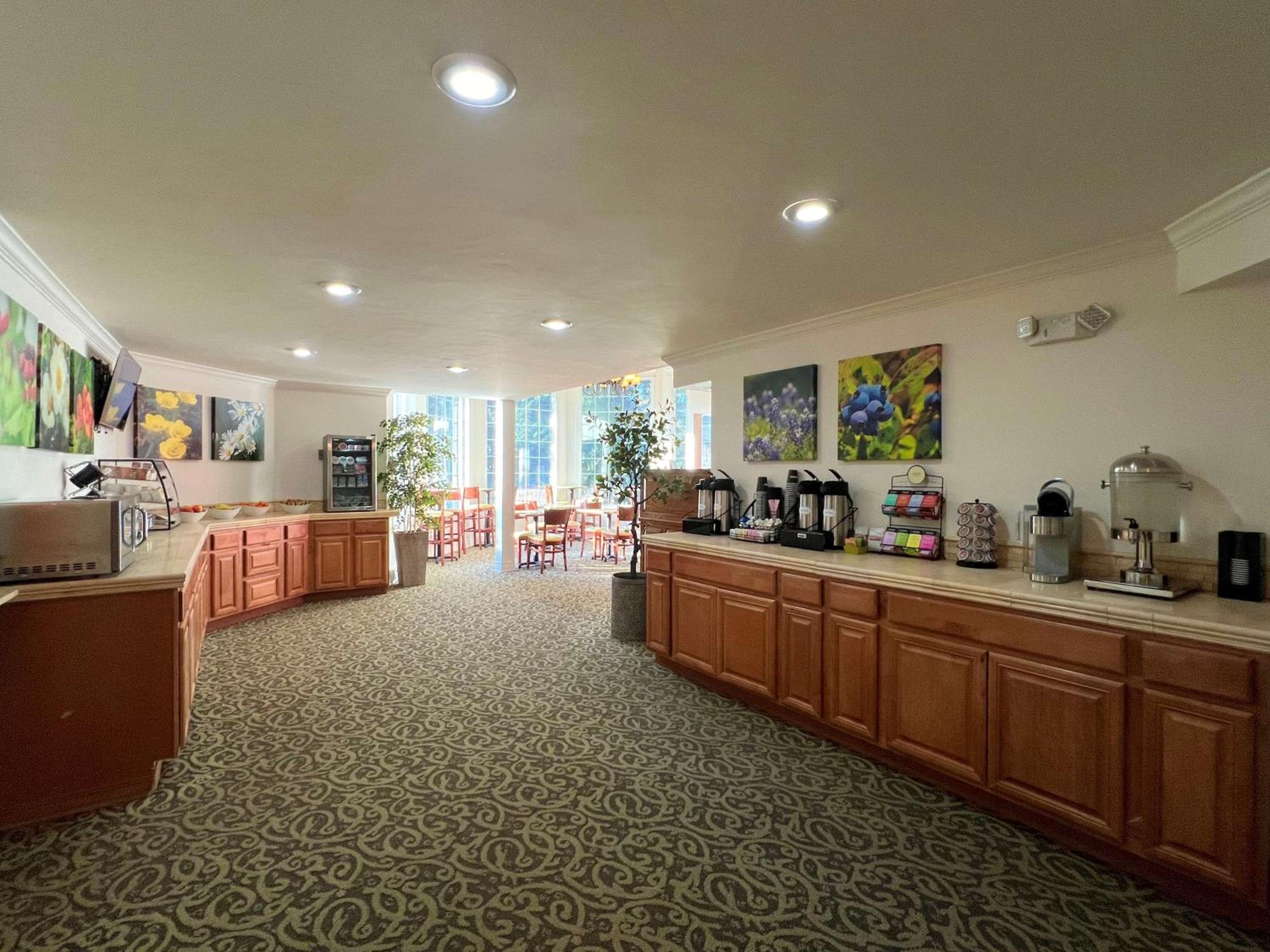 Juneau Vacations - Best Western Country Lane Inn - Property Image 4