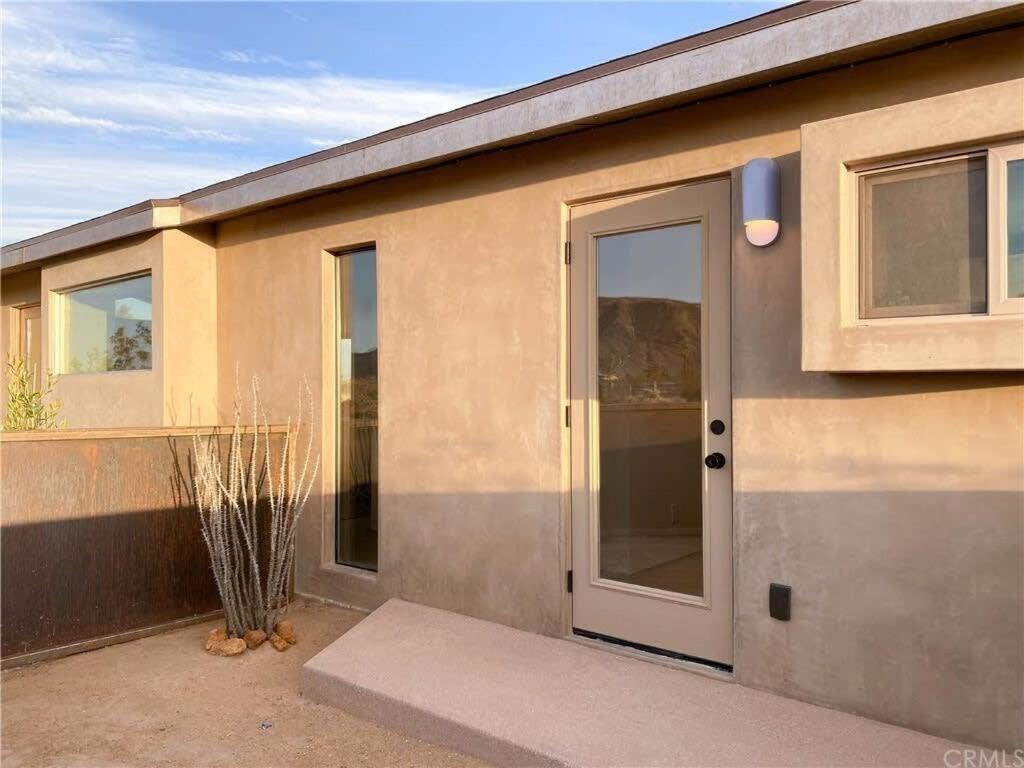 Hotel Joshua Tree Modern Cabin- Goat Mountain Rising - Image 1