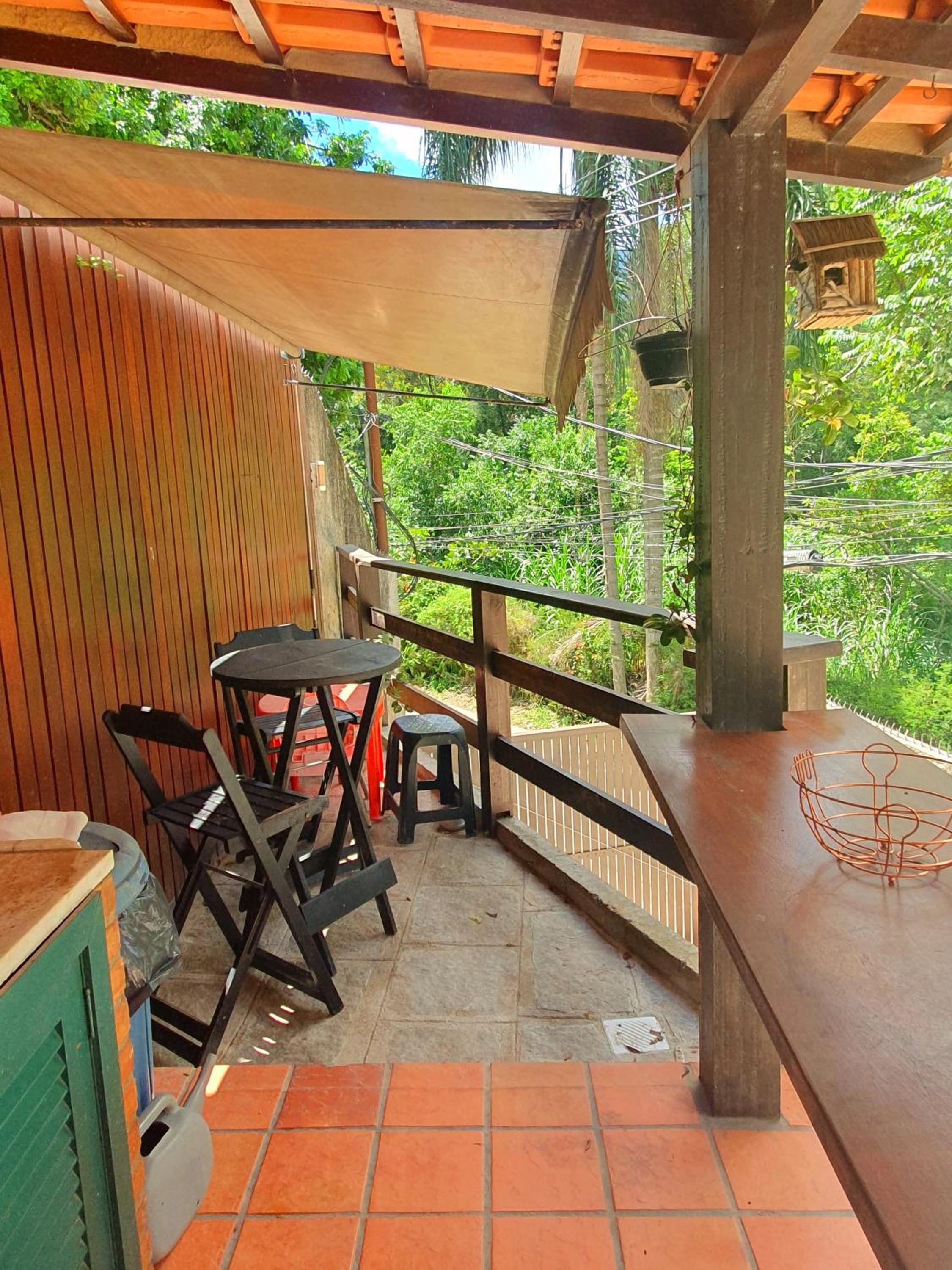 Hotel Aconchego de Itaipava - casa de 3 quartos, equipada, área kids, jacuzzi, pet friendly, churrasqueira, em meio a Natureza e próximo ao centro do bairro - Image 1