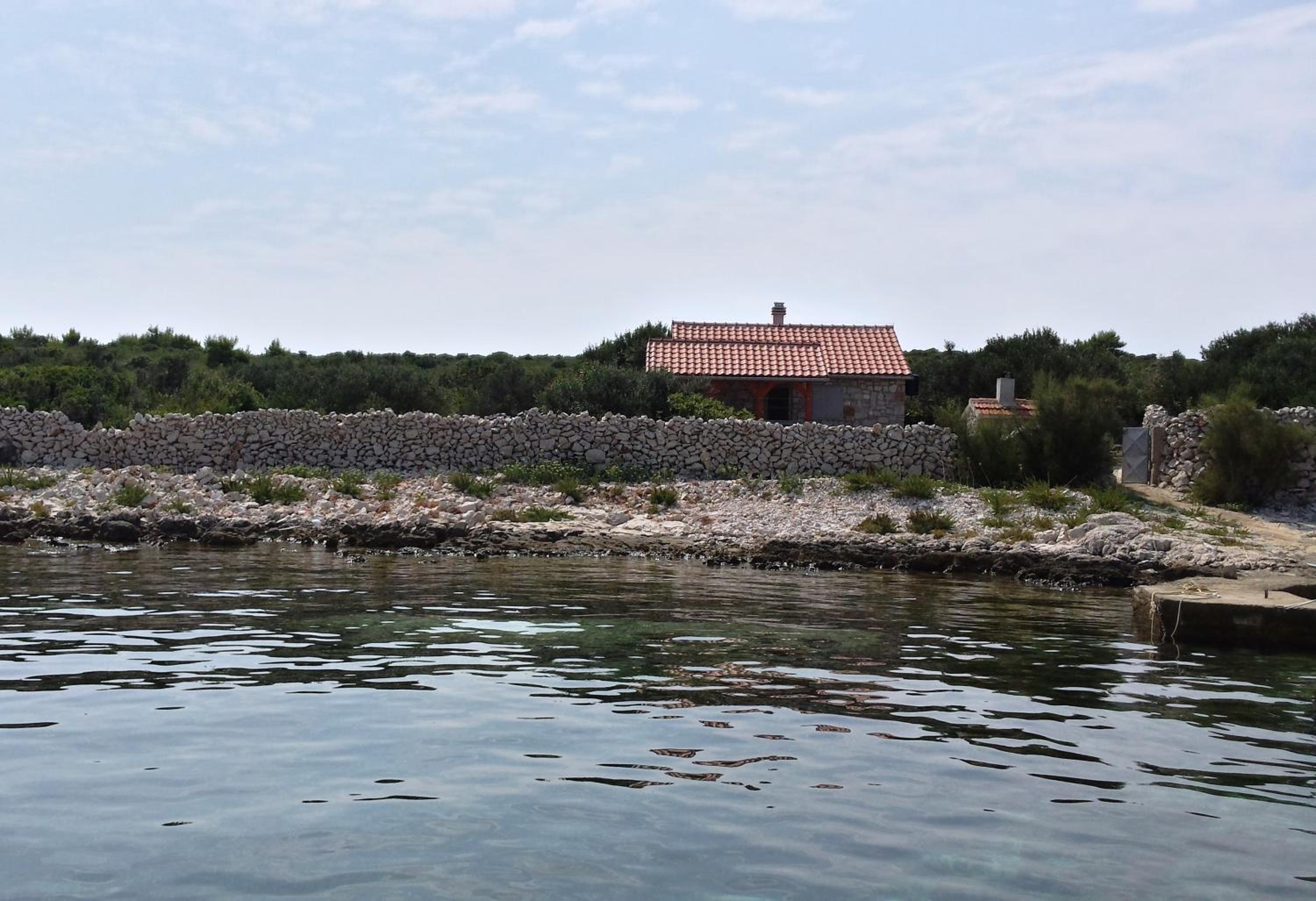Hotel Robinzon House Kornati - Image 1