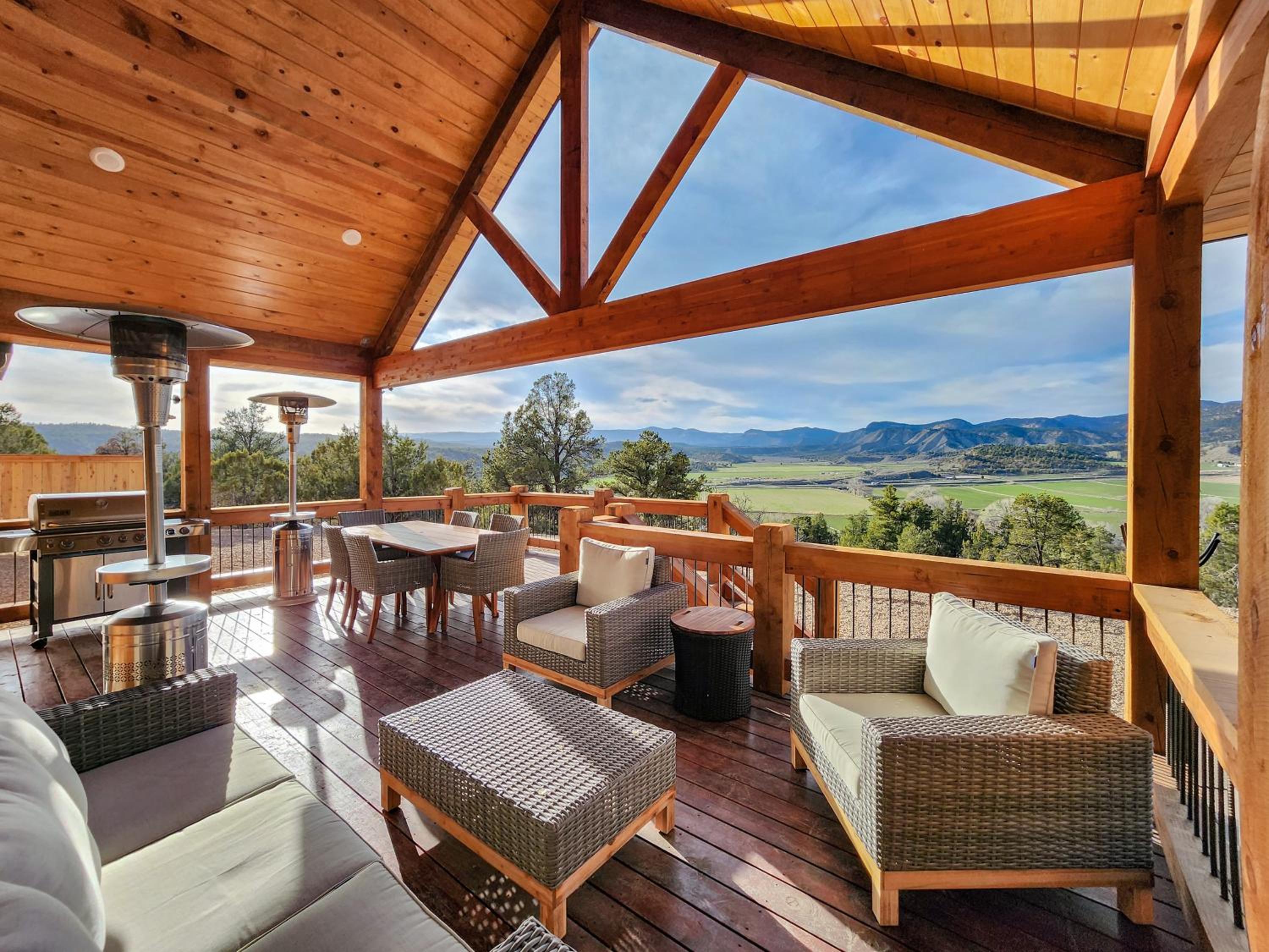 Juniper Mountain Retreat- Hot tub, Views, Between Zion and Bryce view 3