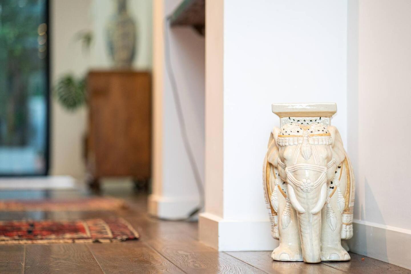 Sophisticated art deco in the heart of Toorak