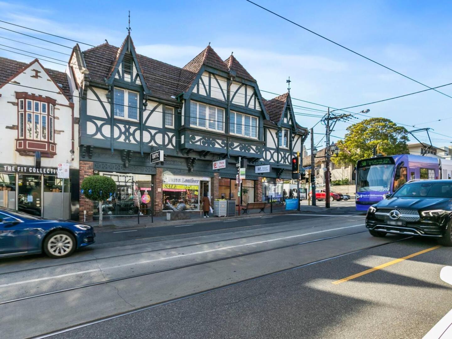 Sophisticated art deco in the heart of Toorak