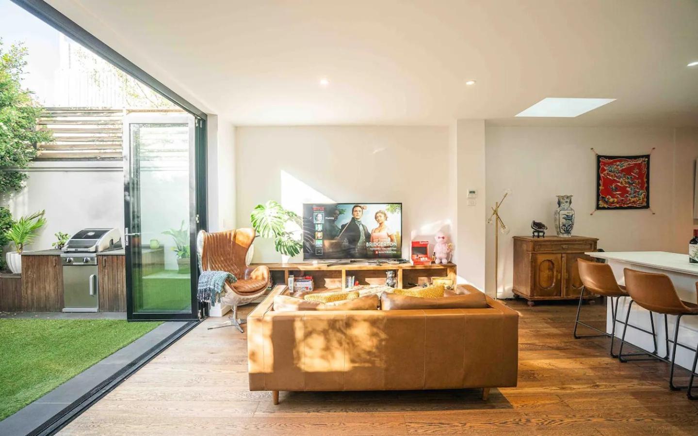 Sophisticated art deco in the heart of Toorak