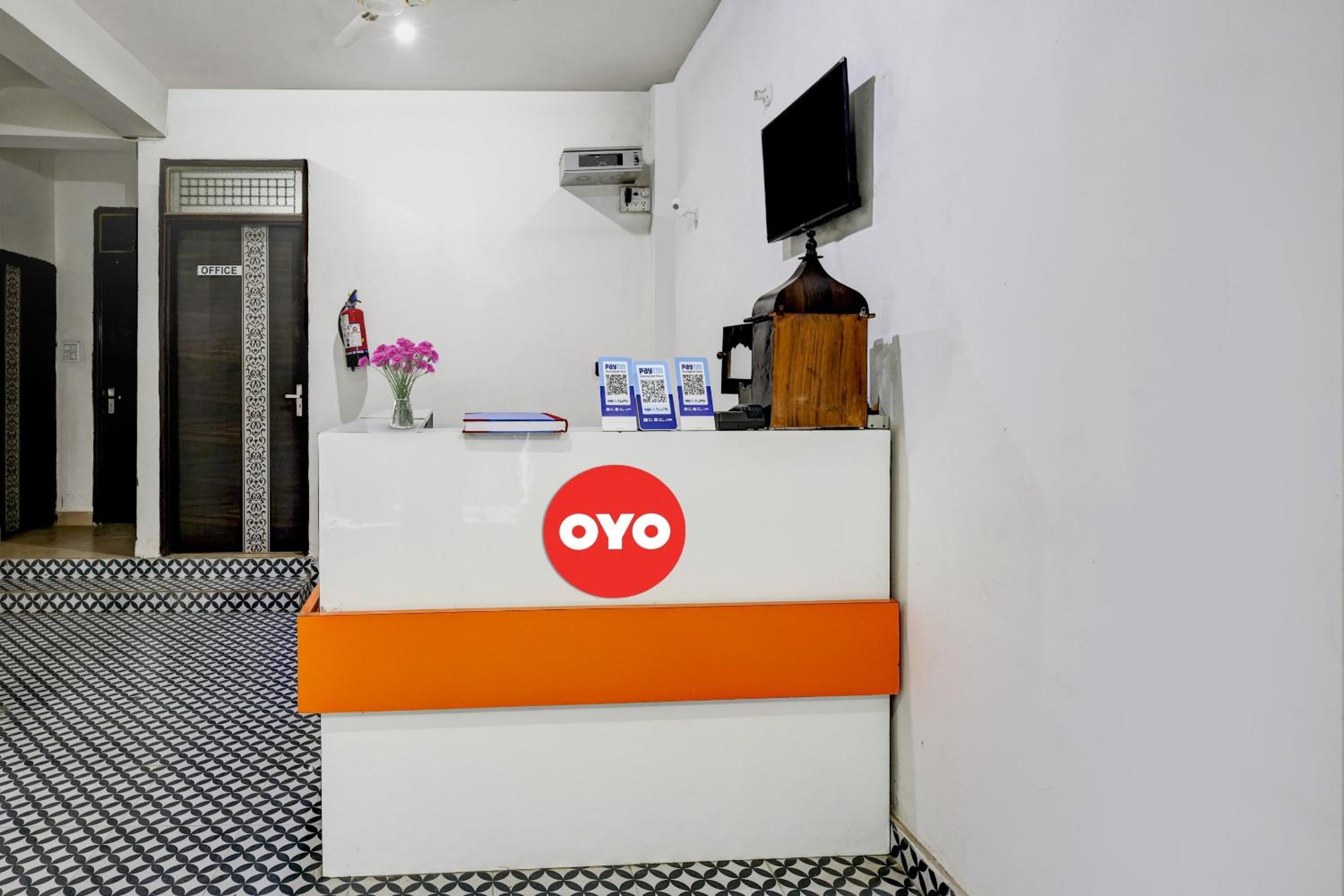 Lobby & Reception