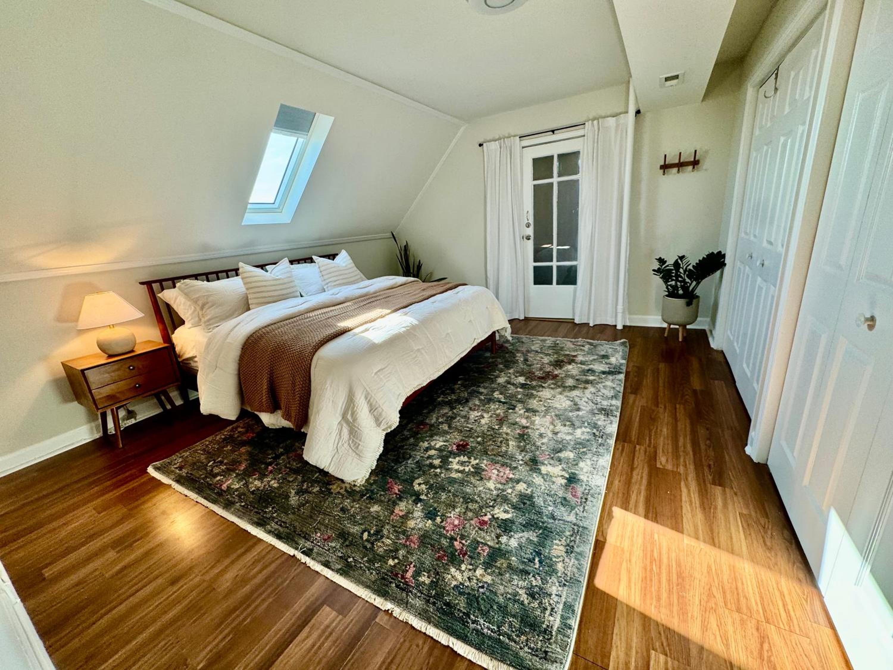 Stunning 4BD/2BA Getaway Chicago photo 3