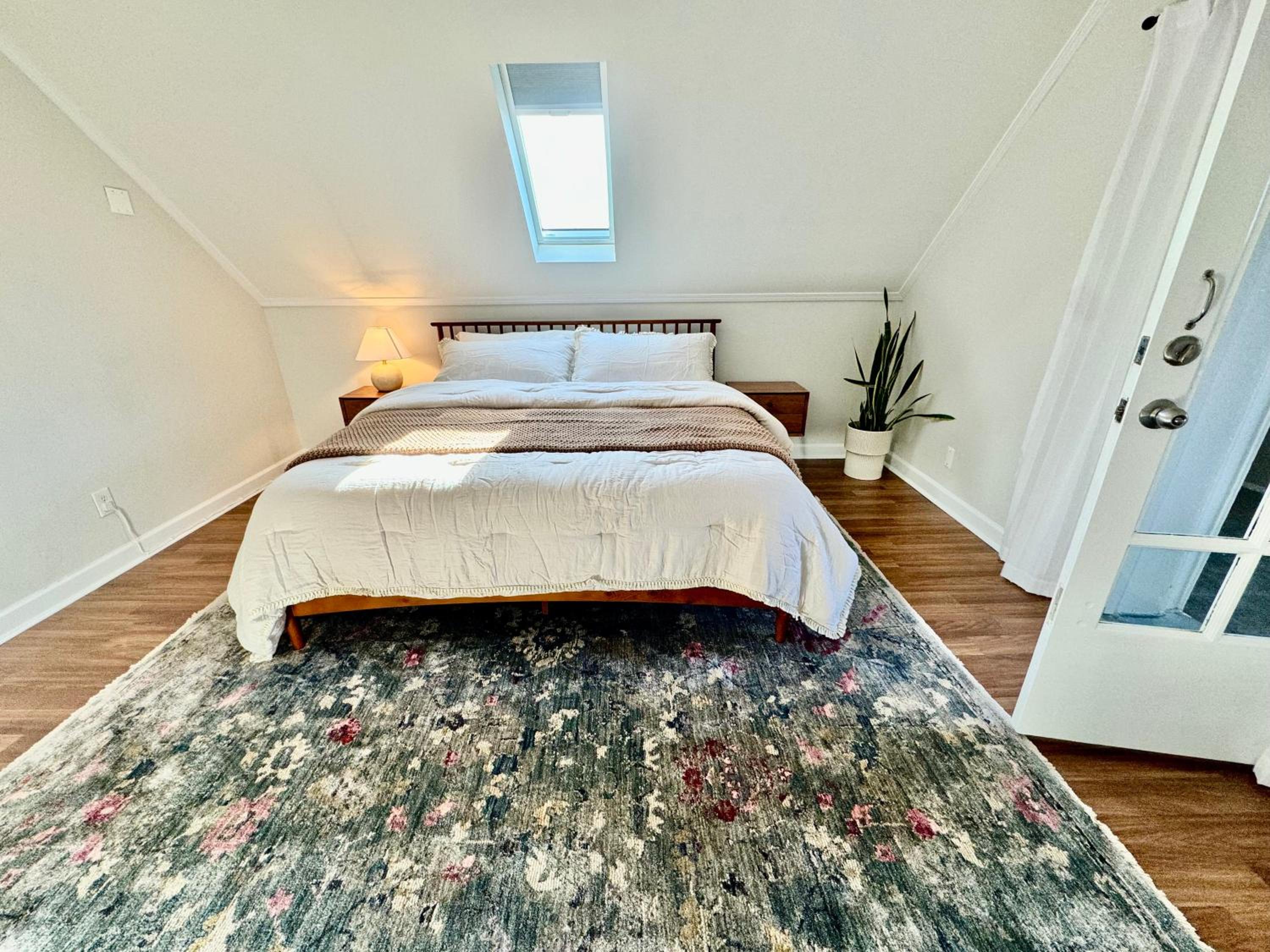 Stunning 4BD/2BA Getaway Chicago photo 5