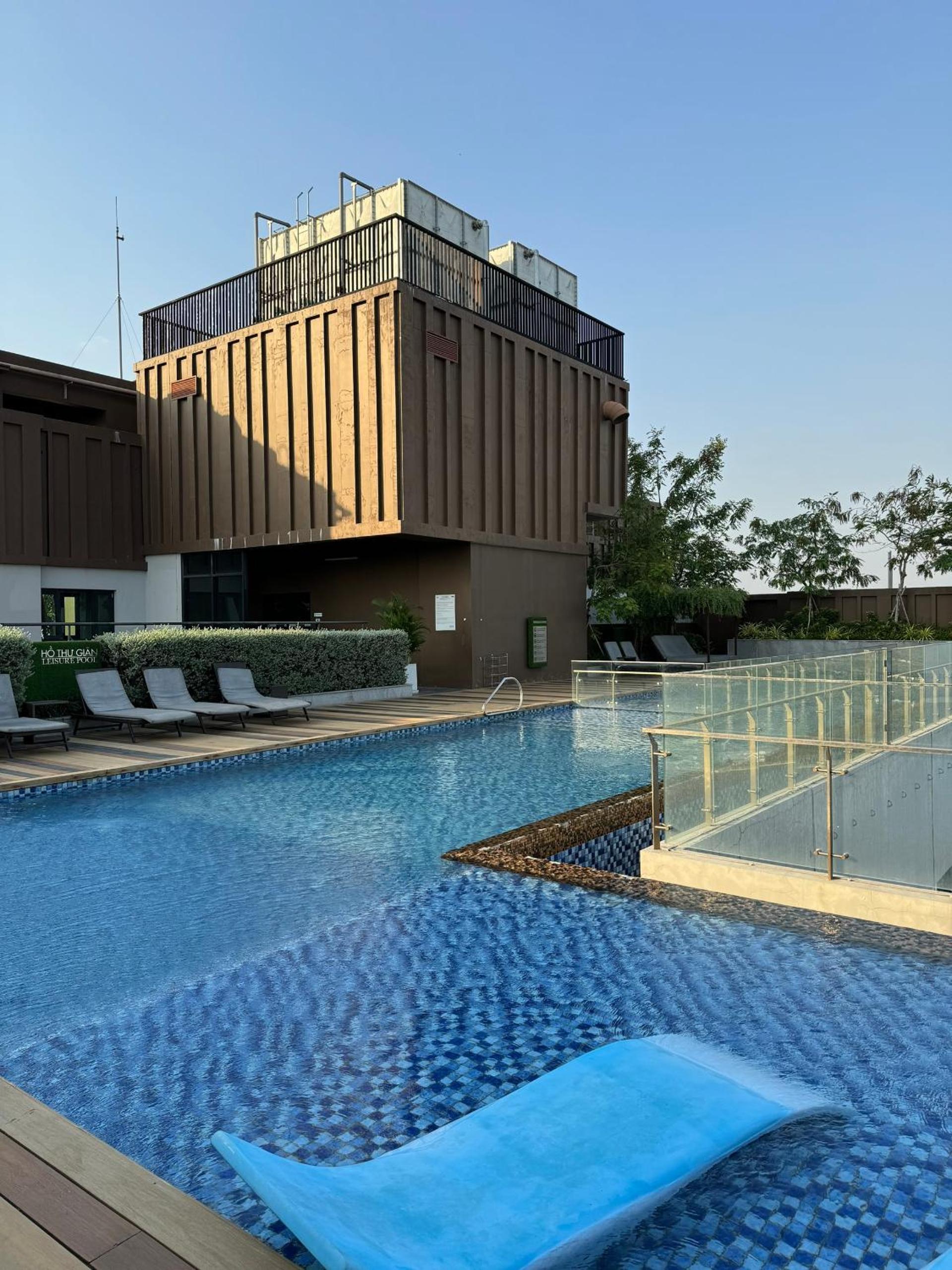 Homie's Dedge Thao Dien Luxury Apartment