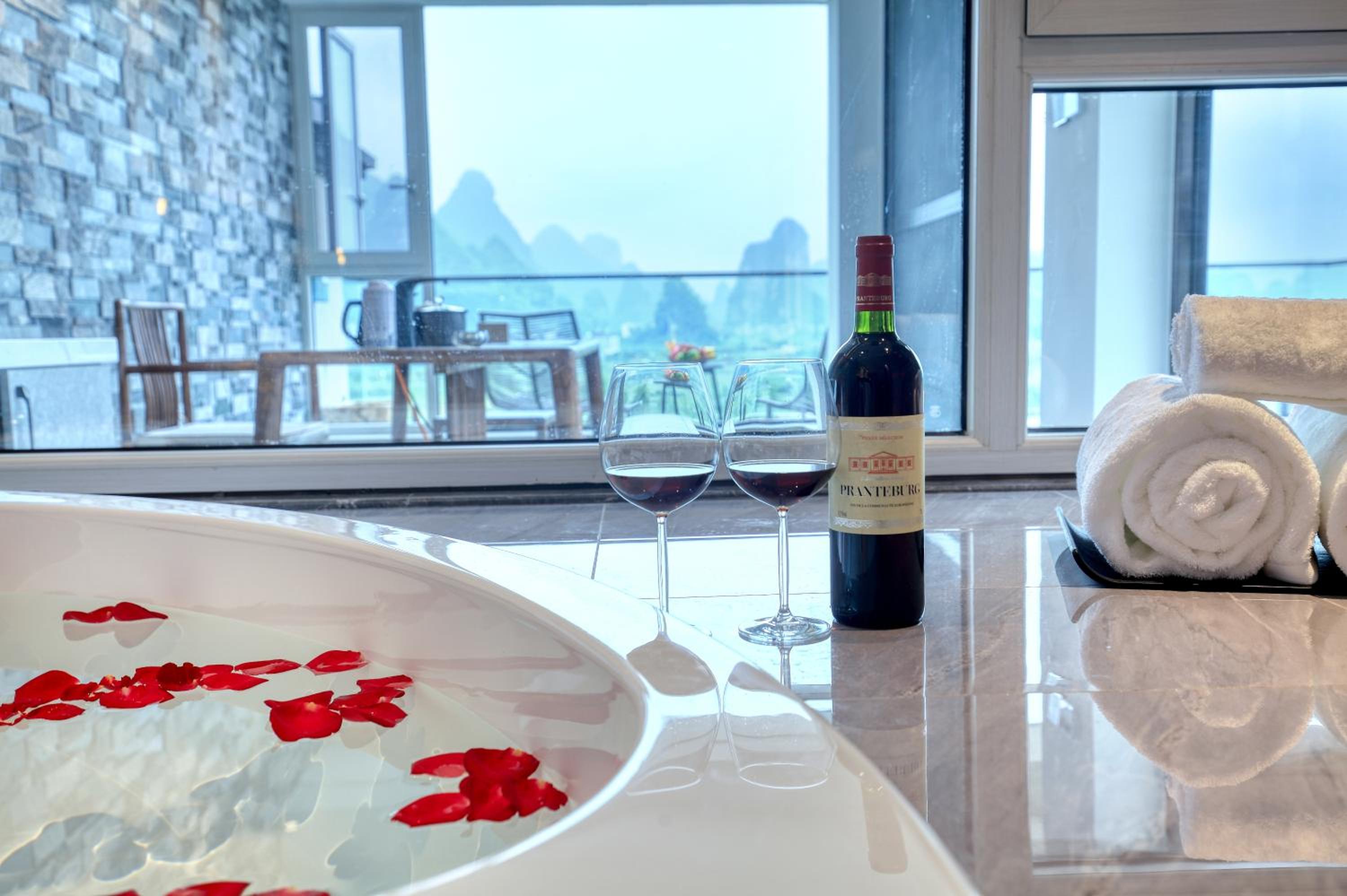 Guilin Yangshuo Waterhouse River View Villa