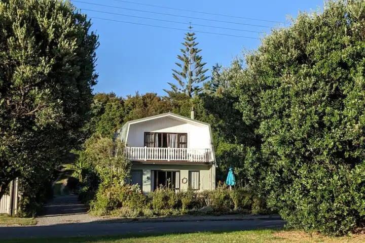 Coastal Charm in Patons Rock view 2
