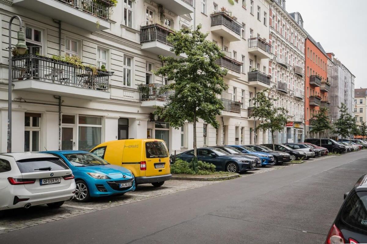 Spacious 3BR plus AC Self Check-in Street Parking