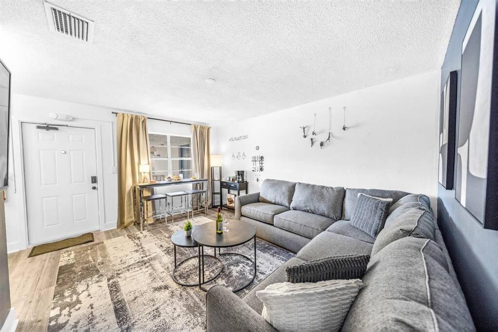 Water Front Condo - First Floor - Palm Wave Says view 2