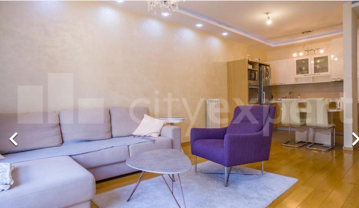 Central Garden modern 1 bedroom condominium complex view 3