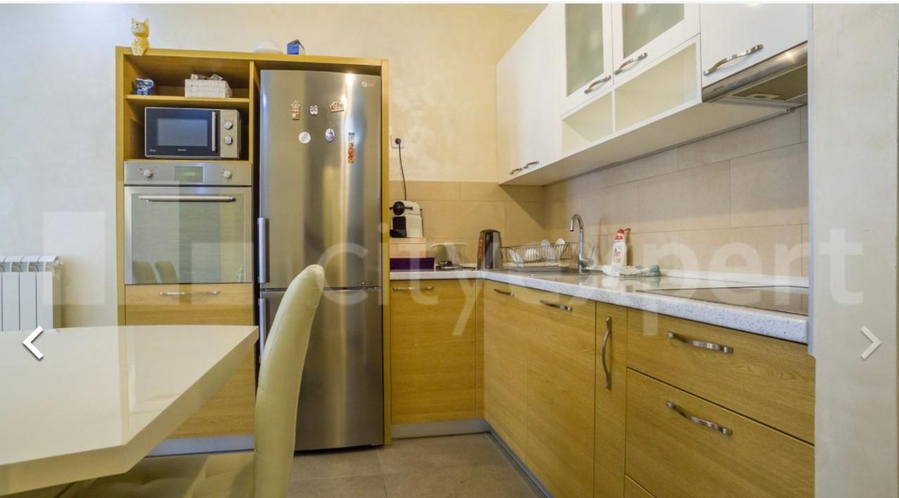 Central Garden modern 1 bedroom condominium complex view 5