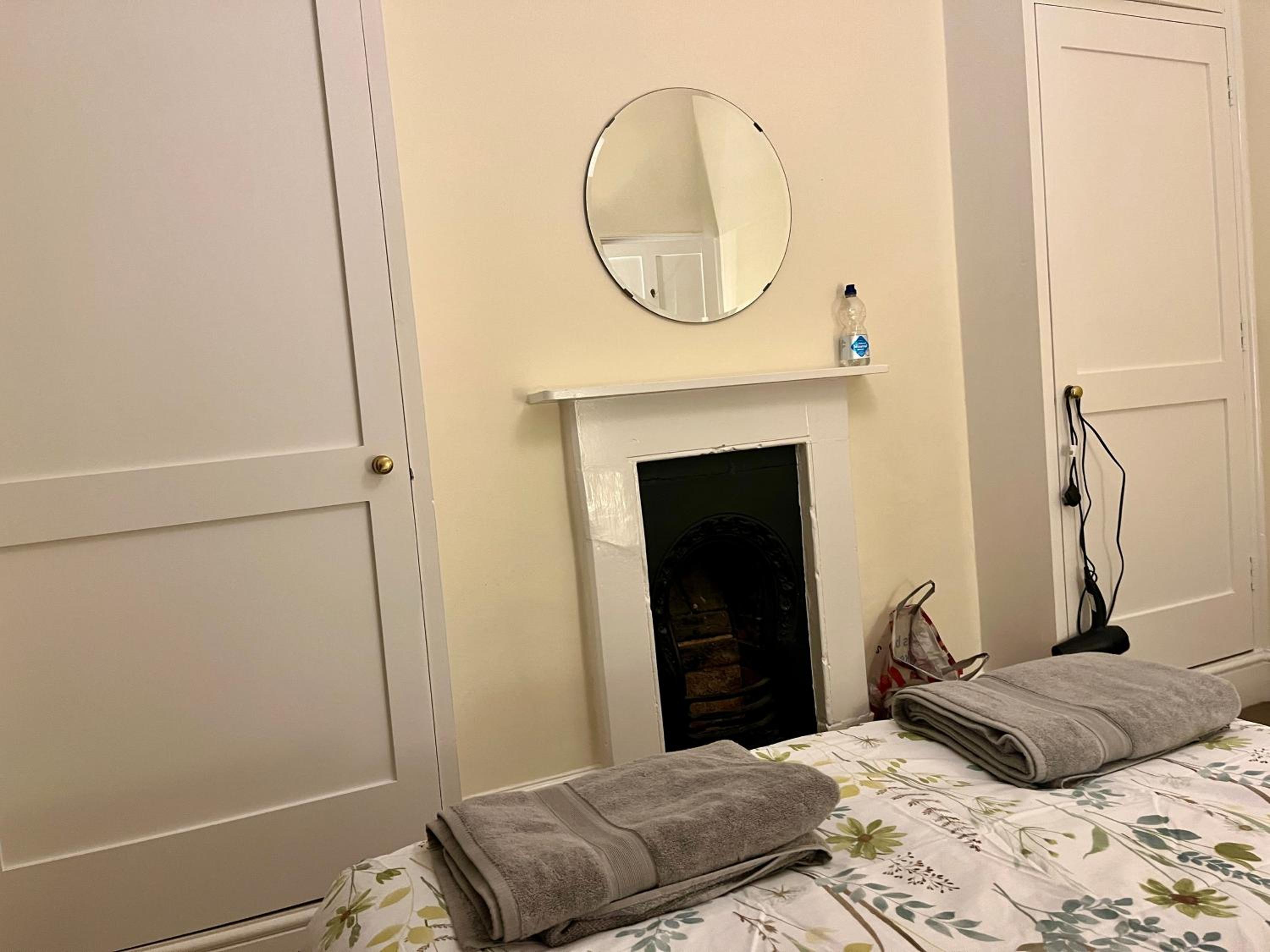 Bright Regency apartment in city centre. view 5