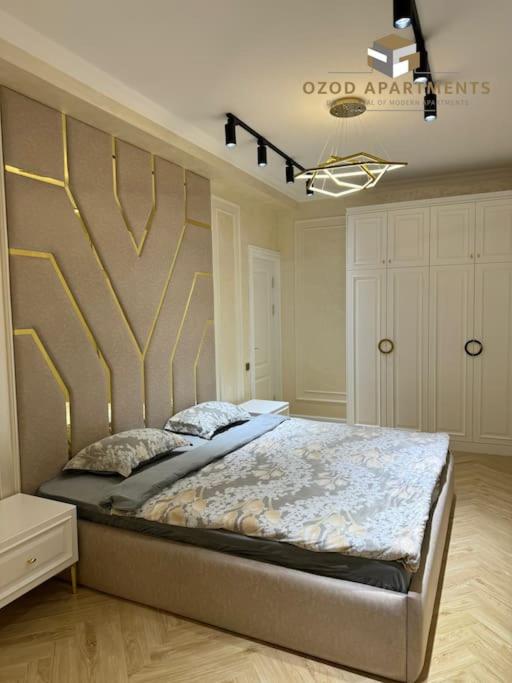 Premium 3- roomed apartment near REGISTAN view 4