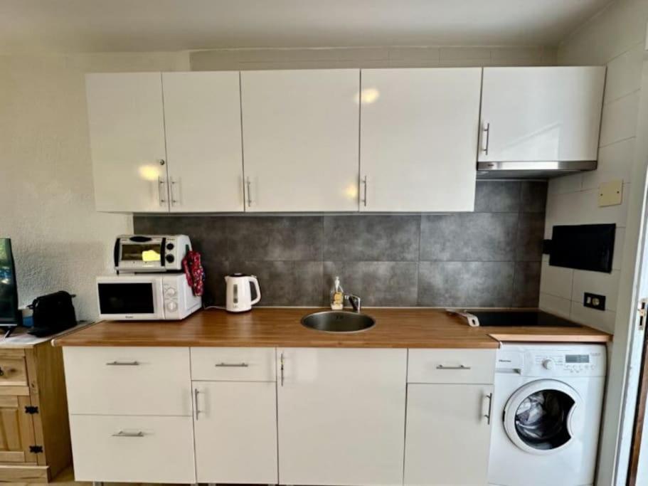 One bedroom Denia apartment with communal pool