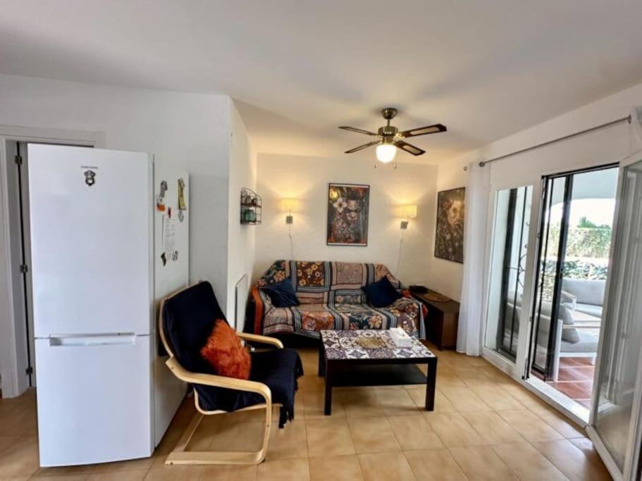 One bedroom Denia apartment with communal pool