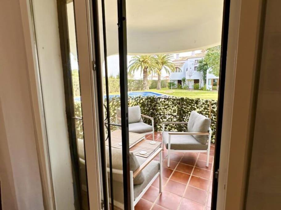 One bedroom Denia apartment with communal pool