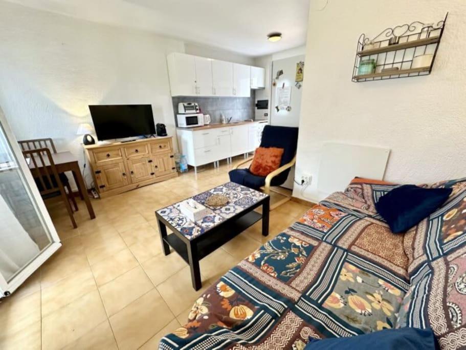 One bedroom Denia apartment with communal pool