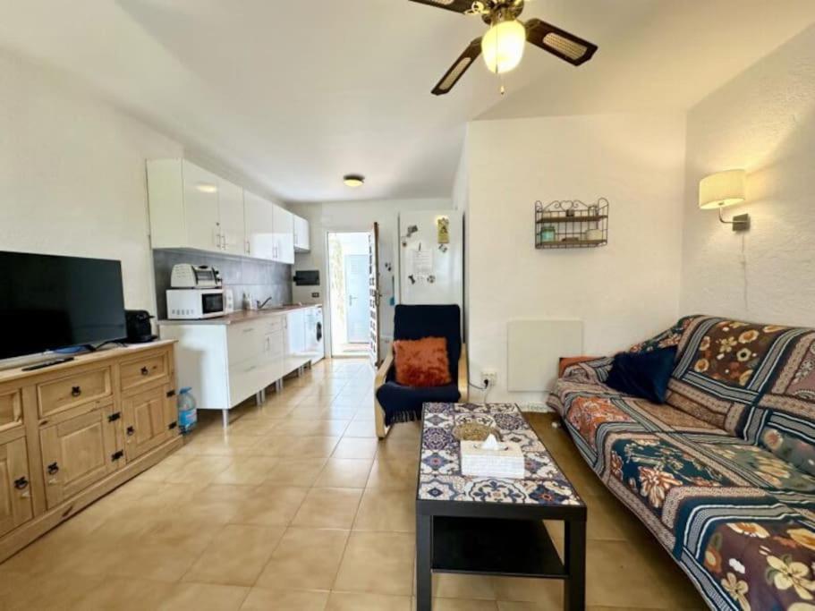 One bedroom Denia apartment with communal pool