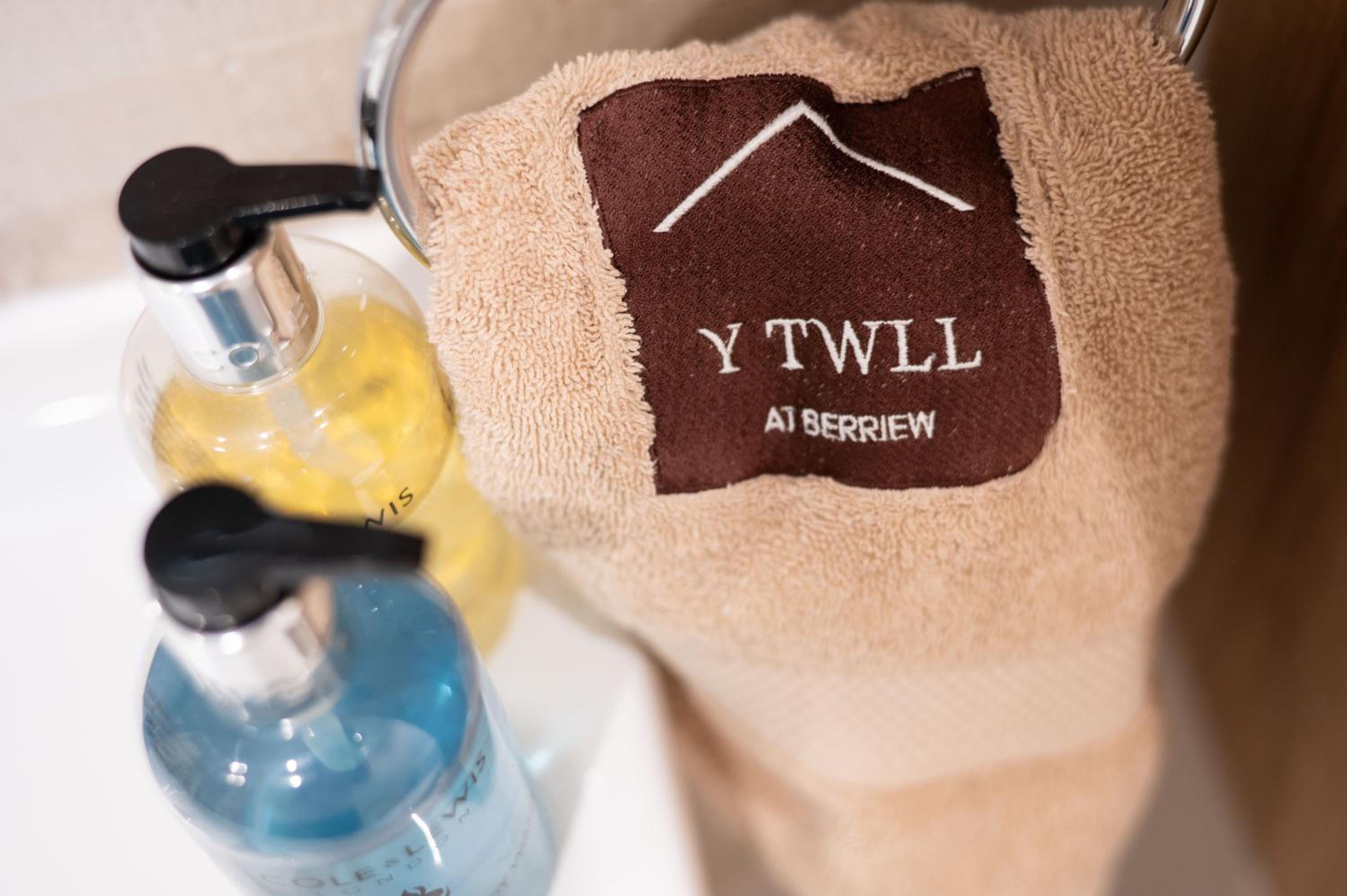 Y Twll at Berriew Stores view 3