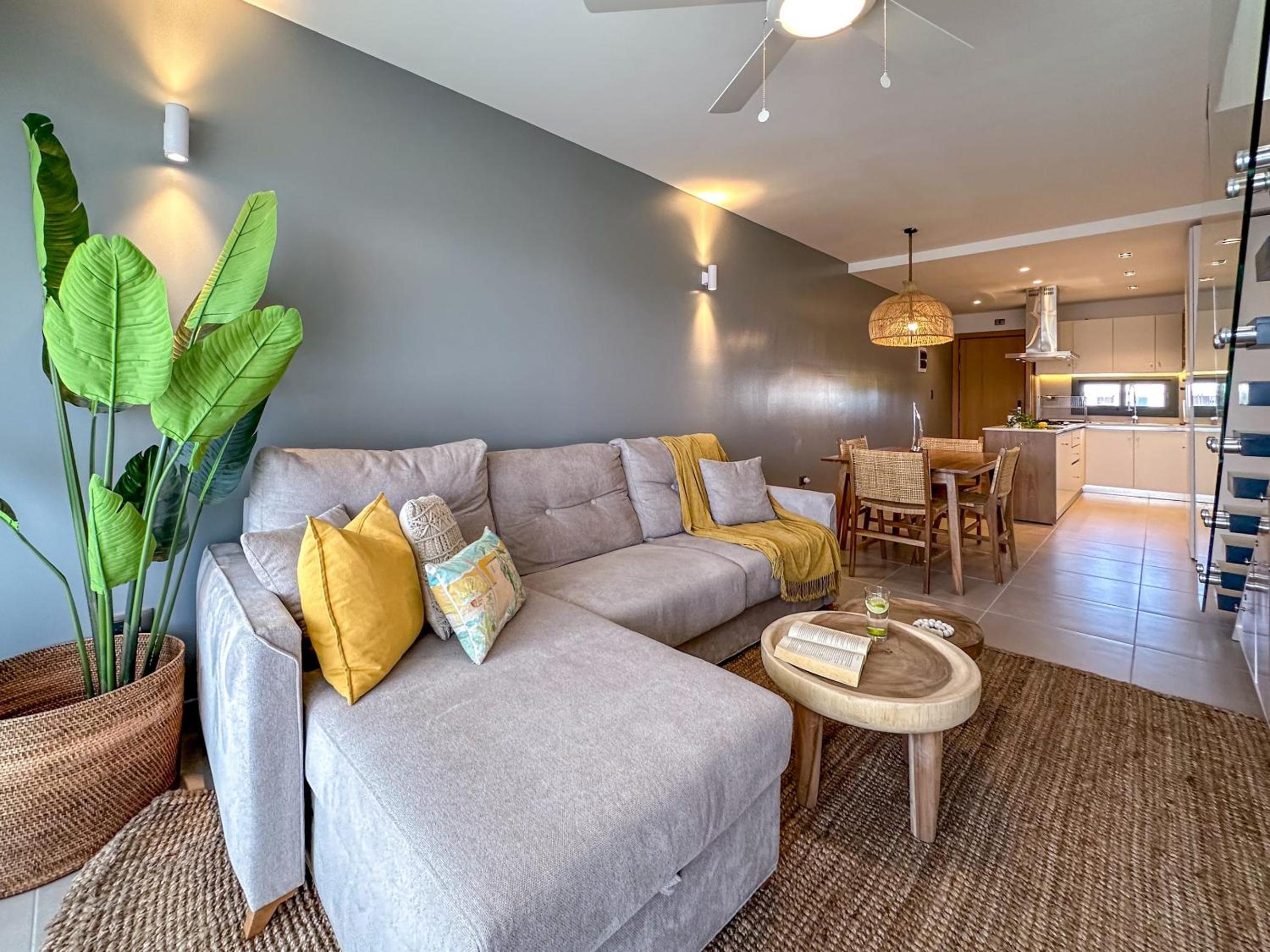 Fantastic new Penthouse w Rooftop Picuzzi