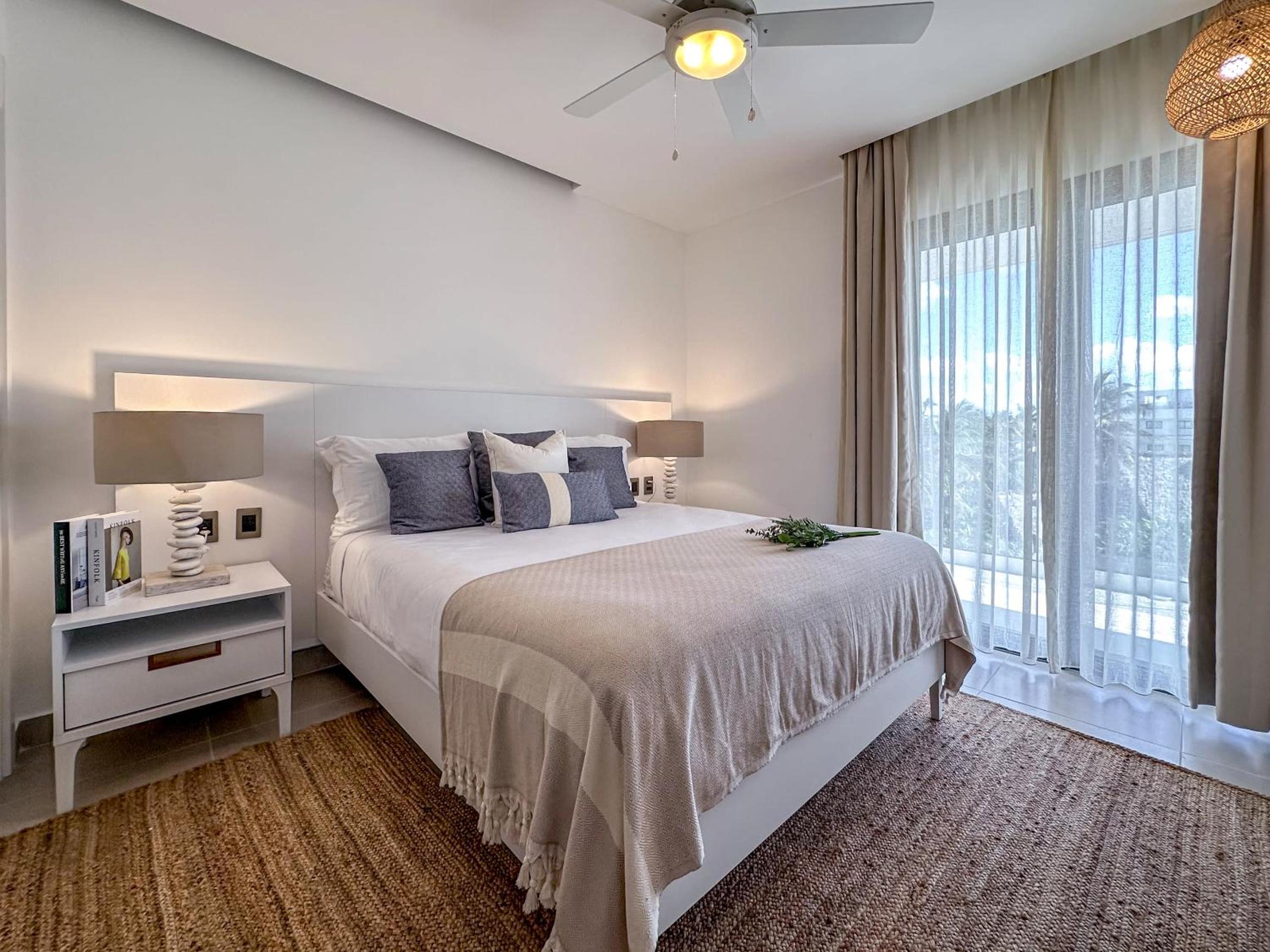 Fantastic new Penthouse w Rooftop Picuzzi
