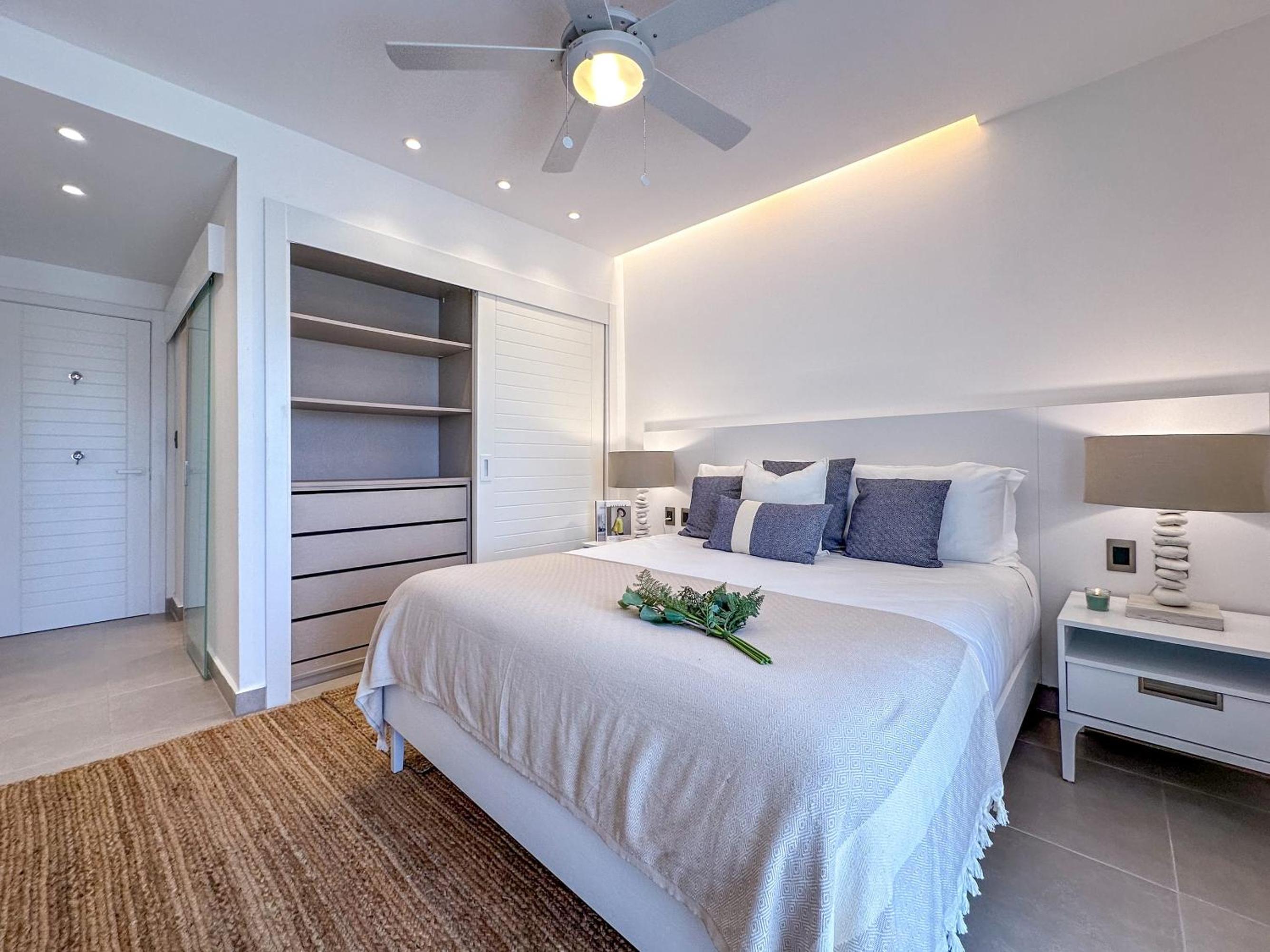 Fantastic new Penthouse w Rooftop Picuzzi