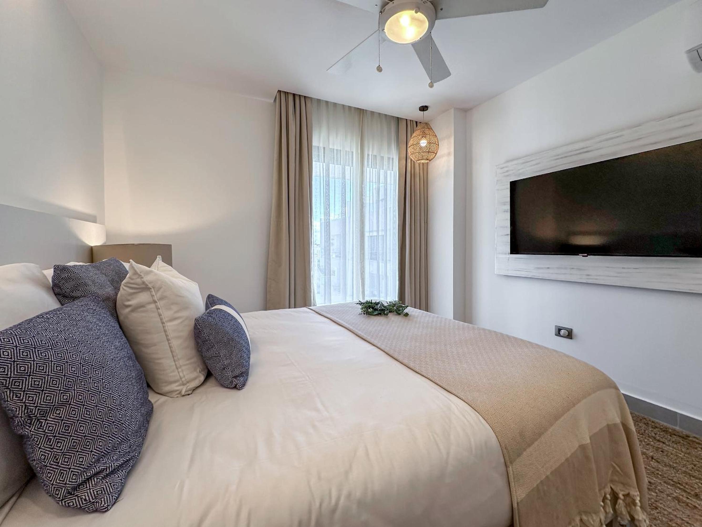 Fantastic new Penthouse w Rooftop Picuzzi
