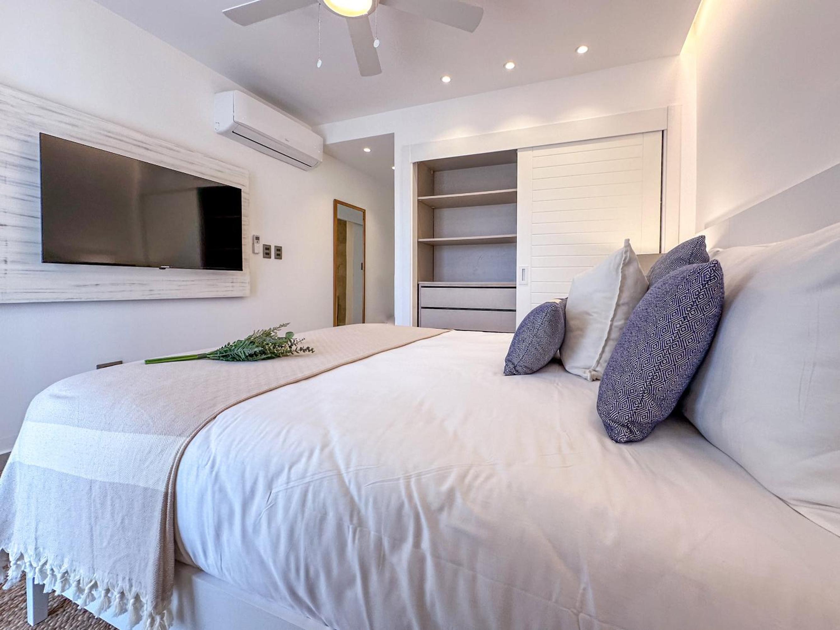 Fantastic new Penthouse w Rooftop Picuzzi