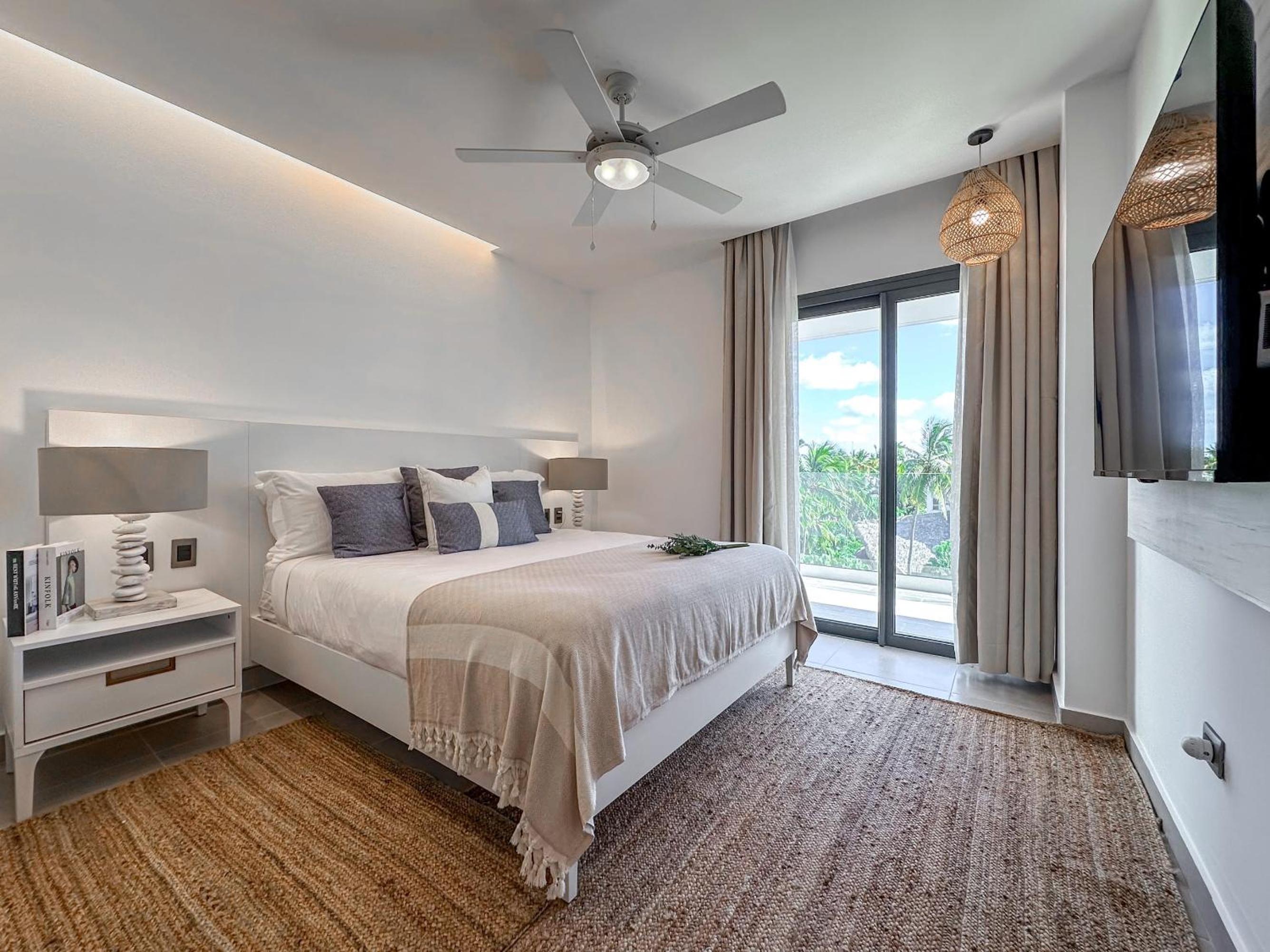 Fantastic new Penthouse w Rooftop Picuzzi